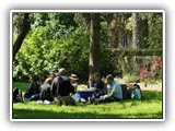 2c-Dou�-la-Fontaine, Picknick im Rosenpark Foullon (7) klein 054